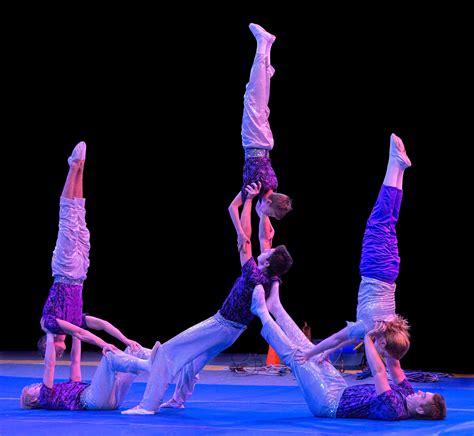 Acrobats Betsul