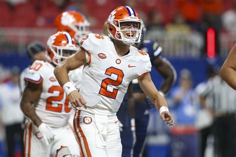 Clemson Qb Divida De Jogo