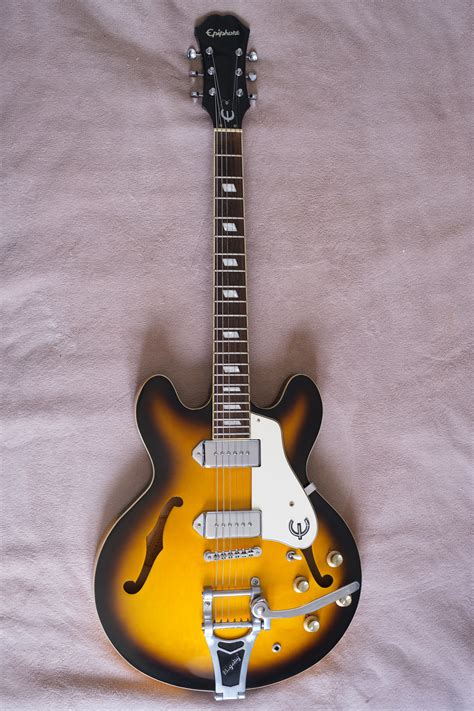 Com A Mao Esquerda Epiphone Casino Bigsby