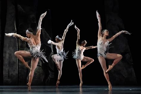 Gangues De Ballet De Monte Cassino