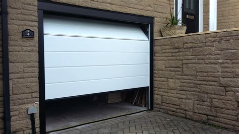 Instalar O Slot De Correio Na Porta De Garagem